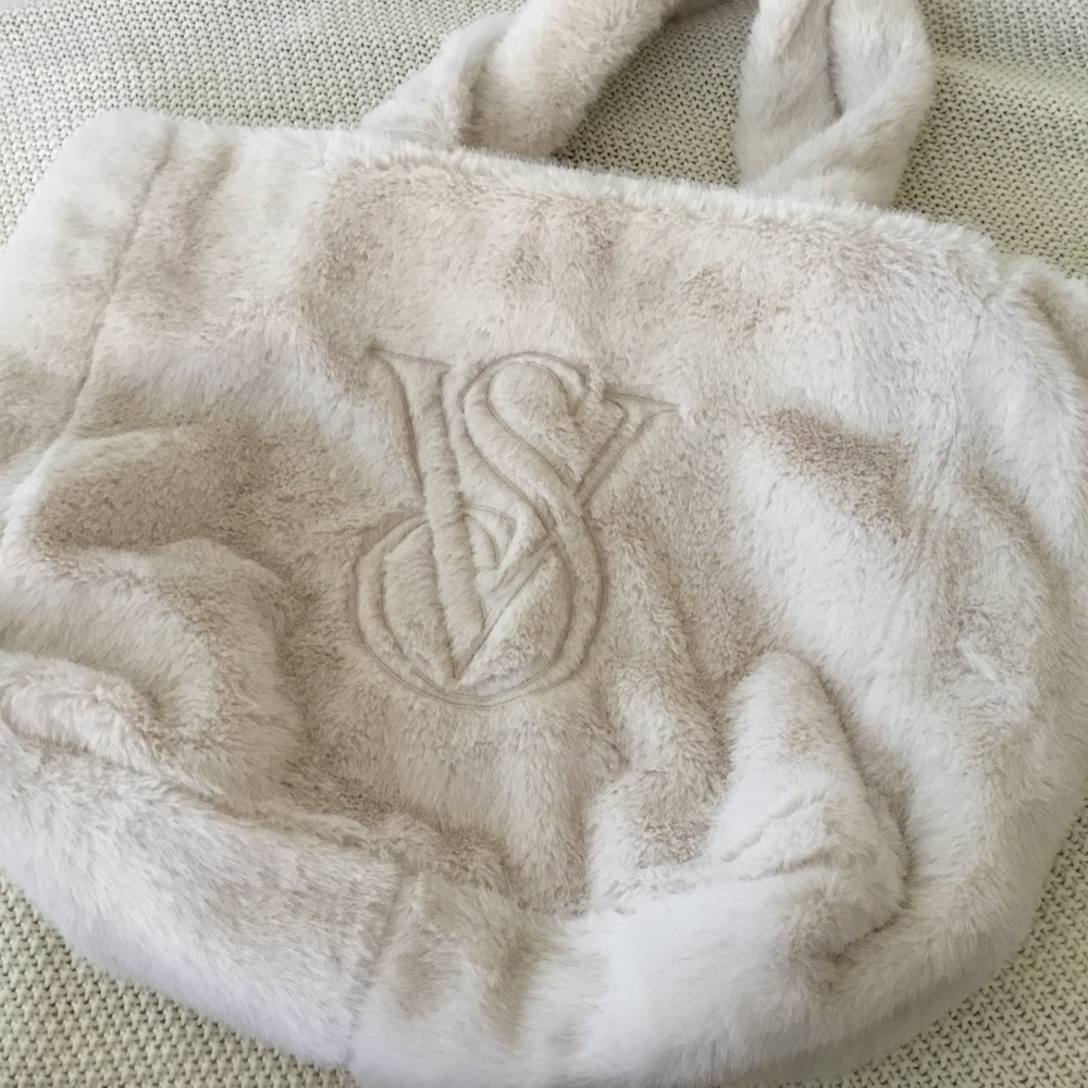 NWT VICTORIA’S SECRET FAUX FUR TOTE